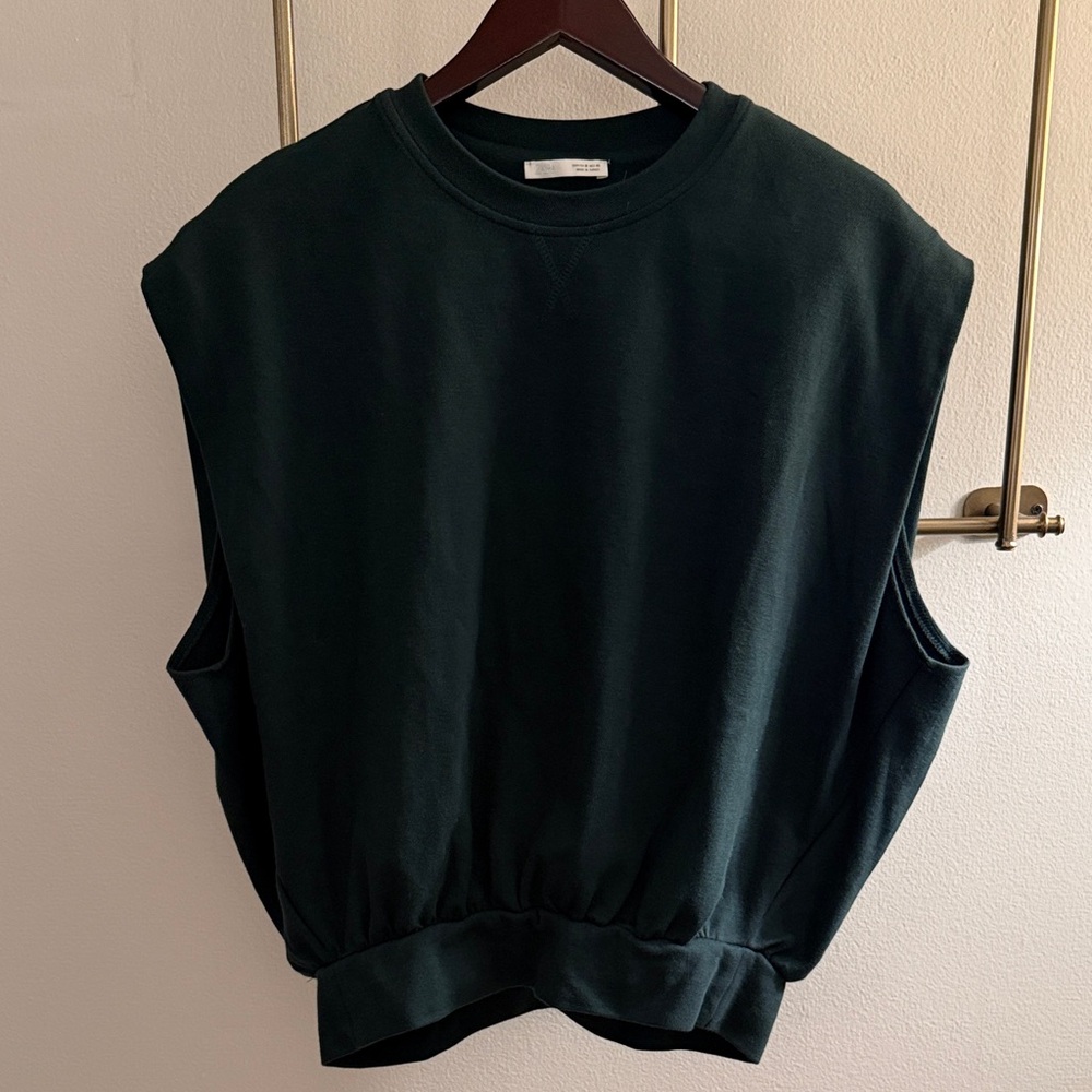 🌿 NWOT 🌿 SLEEVELESS SWEATSHIRT 🌿 ZARA 🌿 GREEN 🌿 MED 🌿